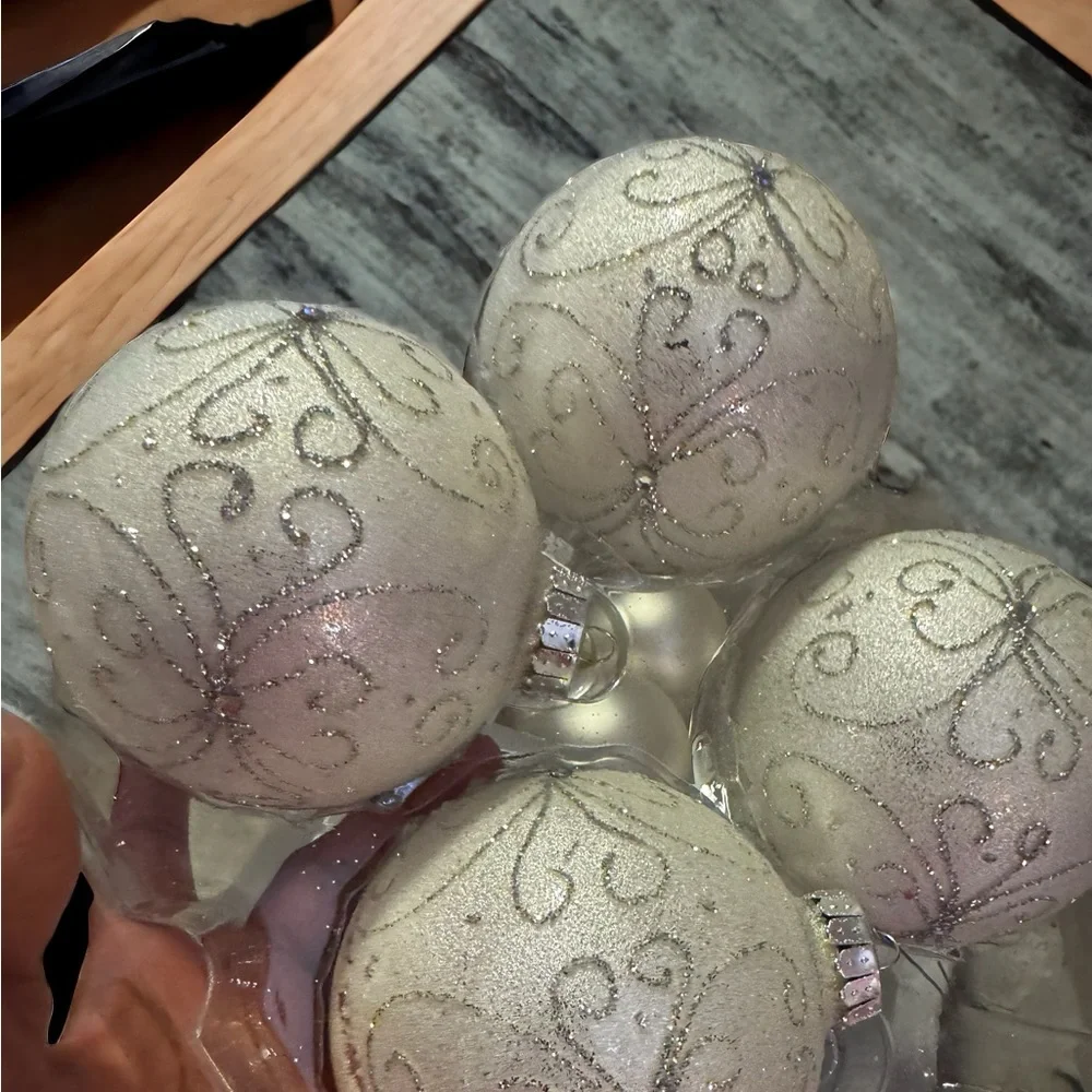 Christmas ornaments TARGET 2006 WHITE GLITTER SNOWFLAKE Glass 2 Boxes